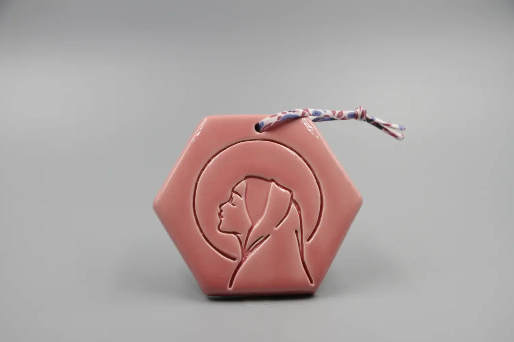 creatini-tomette-céramique-sainte-vierge-marie-vieux-rose-cordon-liberty
