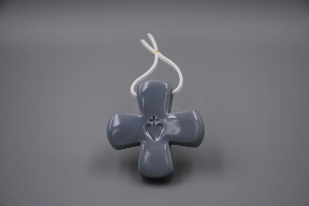 creatini-croix-grecque-sacré-coeur-jesus-gris-bleuté-cuir-blanc